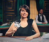 Ein Live Dealer im BetVictor Casino.